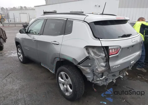 2022 Jeep Compass Latitude 4X4 z USA, uszkodzony, nr VIN 3C4NJDBB7NT133230